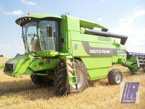 Combine Harvester Deutz-Fahr - 5695 HTS