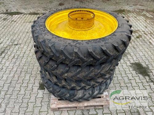 Maintenance Tyre John Deere - PFLEGERÄDER 320/90 R 32 340/85 R 48 1,500 MM