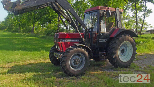 Case IH 844+ Frontlader Chargeur frontal A 4 roues motrices