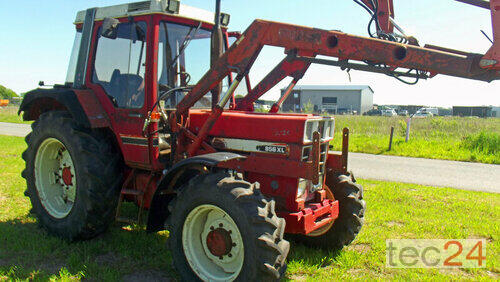 Case IH 856+ Frontlader Chargeur frontal A 4 roues motrices