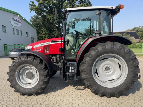 Massey Ferguson 5712m 4wd Cab Essential Årsmodell 2023 Wittingen