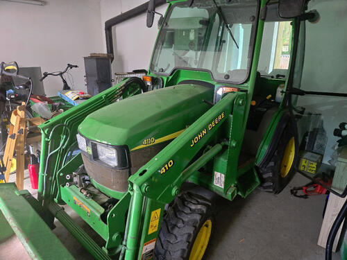 John Deere 4110 Anul fabricaţiei 2002 Straupitz
