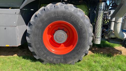 Traktor Claas - Xerion 3800 SADDLE TRAC