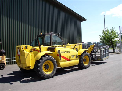 Traktor New Holland - LM1440