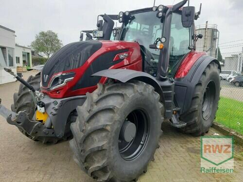 Valtra T215d Schlepper Year of Build 2022 Rees