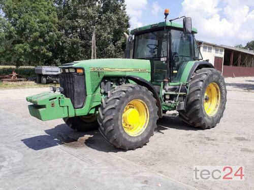 Traktor John Deere - 8300