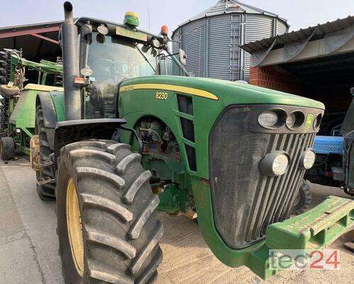 John Deere 8230 Année de construction 2009 A 4 roues motrices