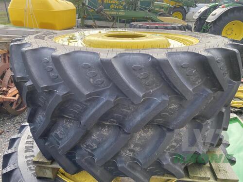 BKT 320/85R34