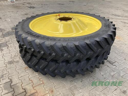 BKT 320/90R54