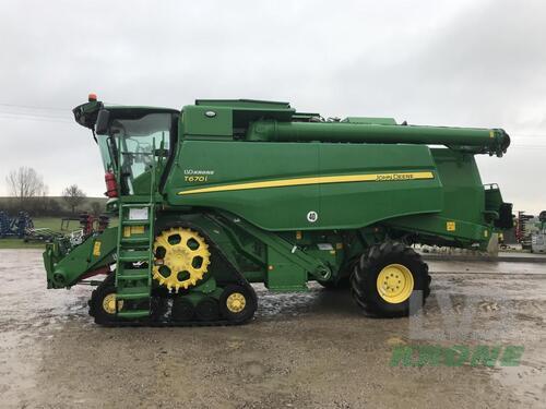 John Deere T670