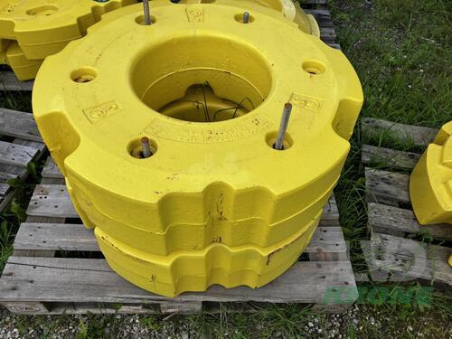 John Deere 70 Kg + 900 Kg Anul fabricaţiei 2024 Alt-Mölln