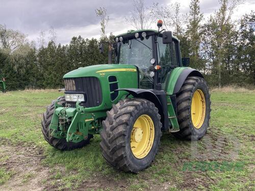John Deere 7430