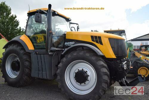 Traktor JCB - Fastrac 8250