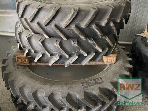 BKT Deutz Agrotron  Kulturräder Spur 1.50 m